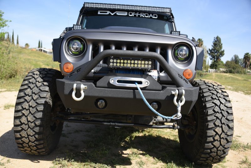 DV8 Offroad 07-18 Jeep Wrangler JK/JL FS-15 Steel Stubby Front Bumper w/ Fog Lights