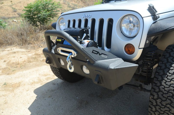 DV8 Offroad 07-18 Jeep Wrangler JK/JL FS-13 Steel Stubby Front Bumper w/ Fog Lights